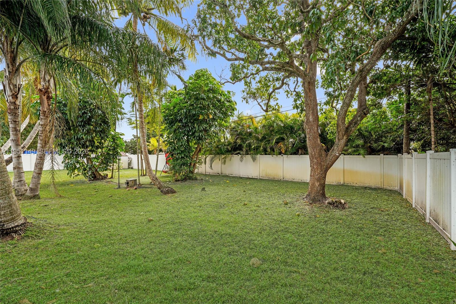 HOLLYWOOD LITTLE RANCHES - Residential