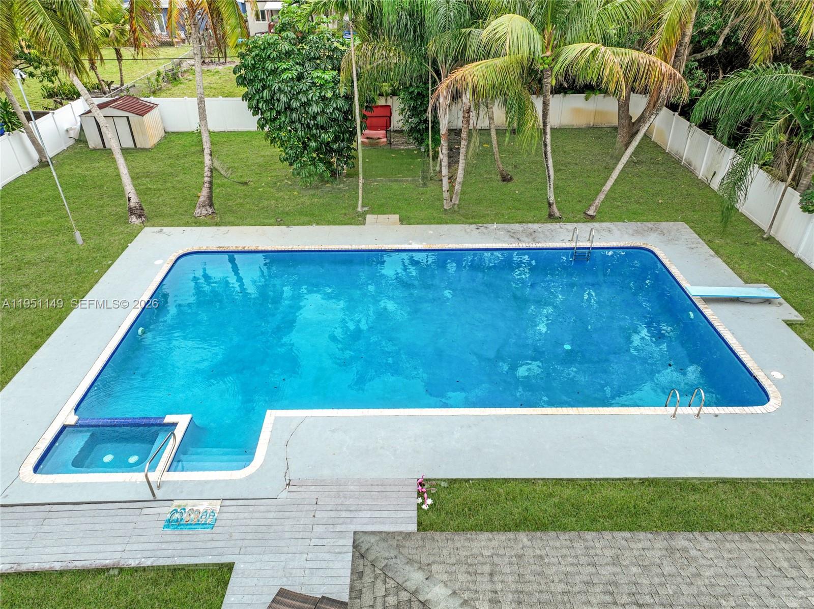 HOLLYWOOD LITTLE RANCHES - Residential