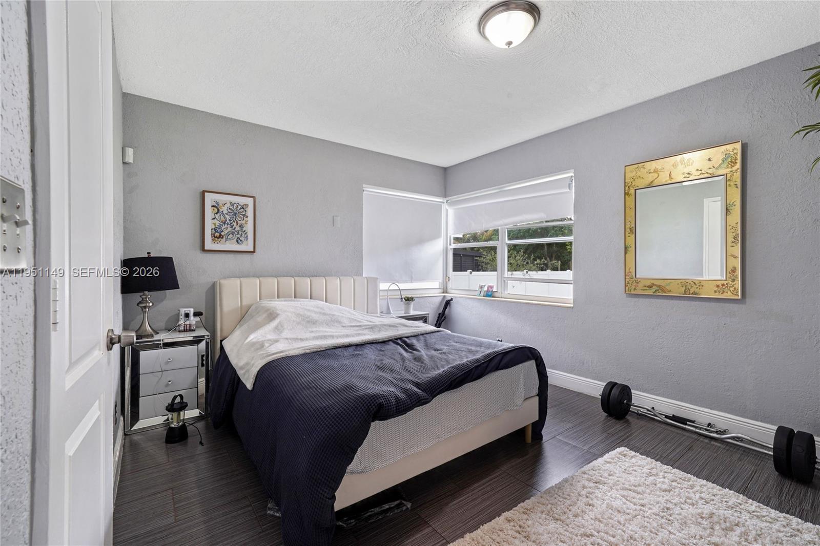 HOLLYWOOD LITTLE RANCHES - Residential