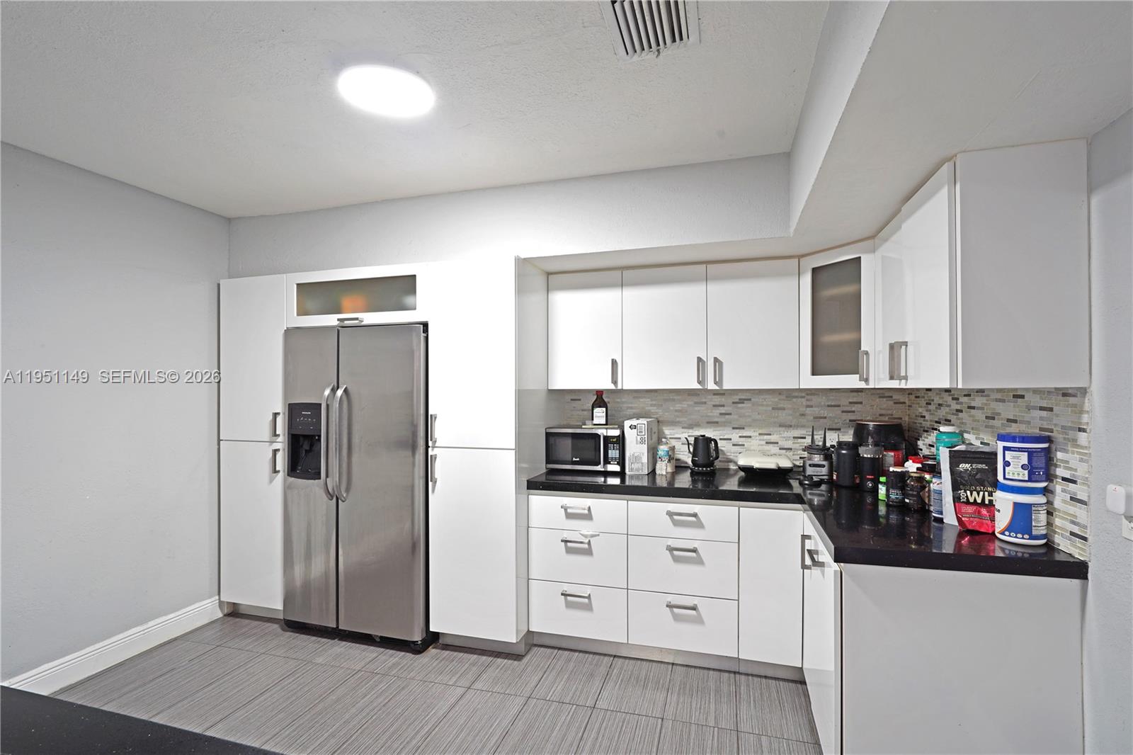 HOLLYWOOD LITTLE RANCHES - Residential