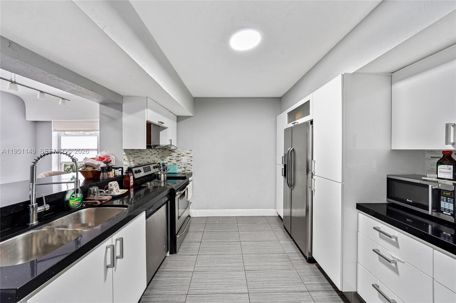 HOLLYWOOD LITTLE RANCHES - Residential