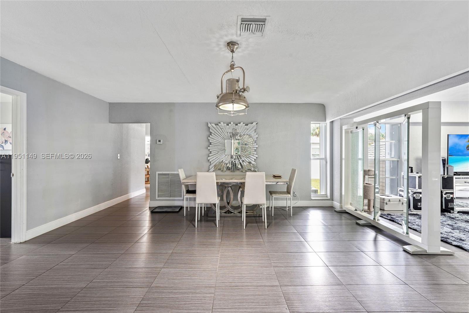 HOLLYWOOD LITTLE RANCHES - Residential