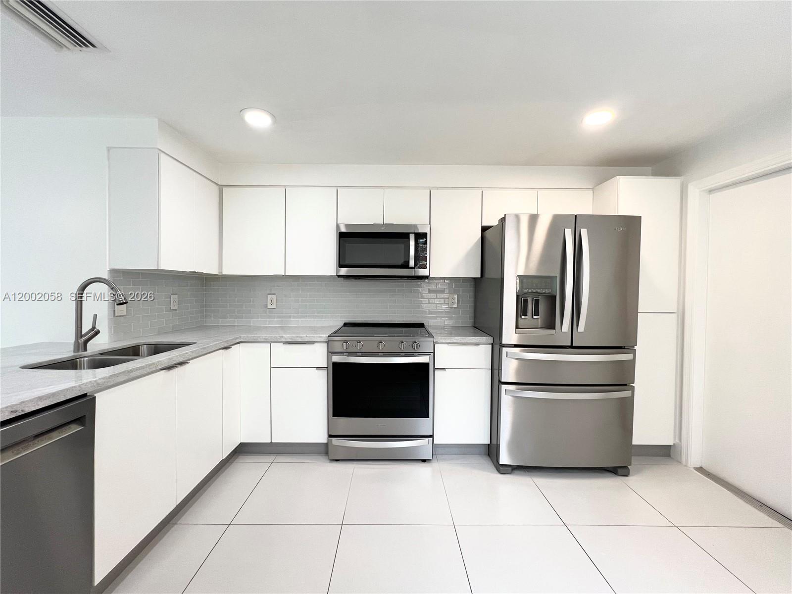 SECTORS 3 & 4 BOUNDARY PL - Residential Lease