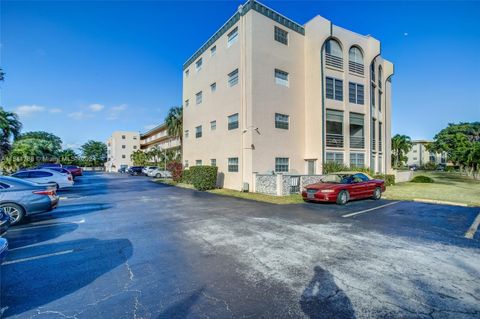 A home in Lauderdale Lakes