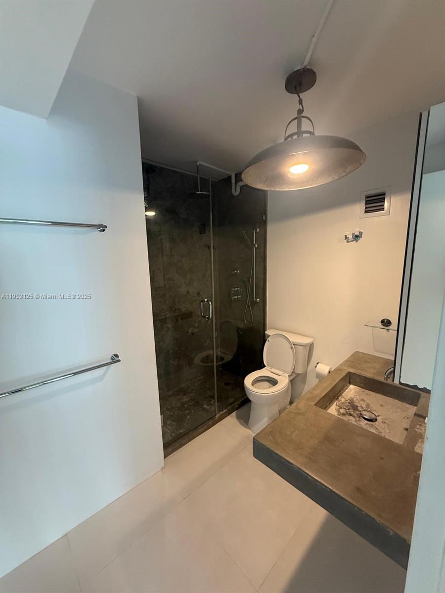 1200 West Ave 1520