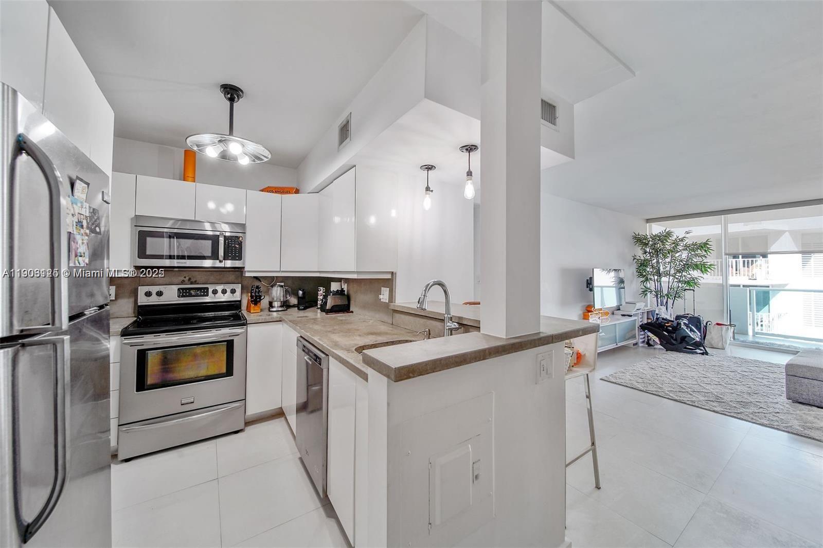 1200 West Ave 1520