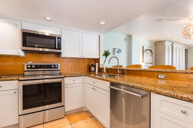 2625 COLLINS AV 1403