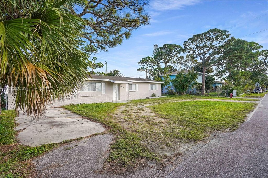 Photo of 5050 Jeffery Ave, Mangonia Park, FL 33407 (MLS # A11525302)