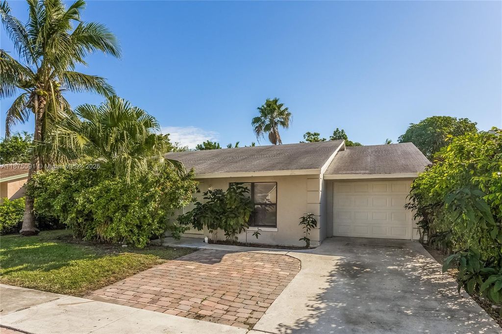 Photo of 5927 Ithaca Circle W, Lake Worth, FL 33463 (MLS # A11875091)