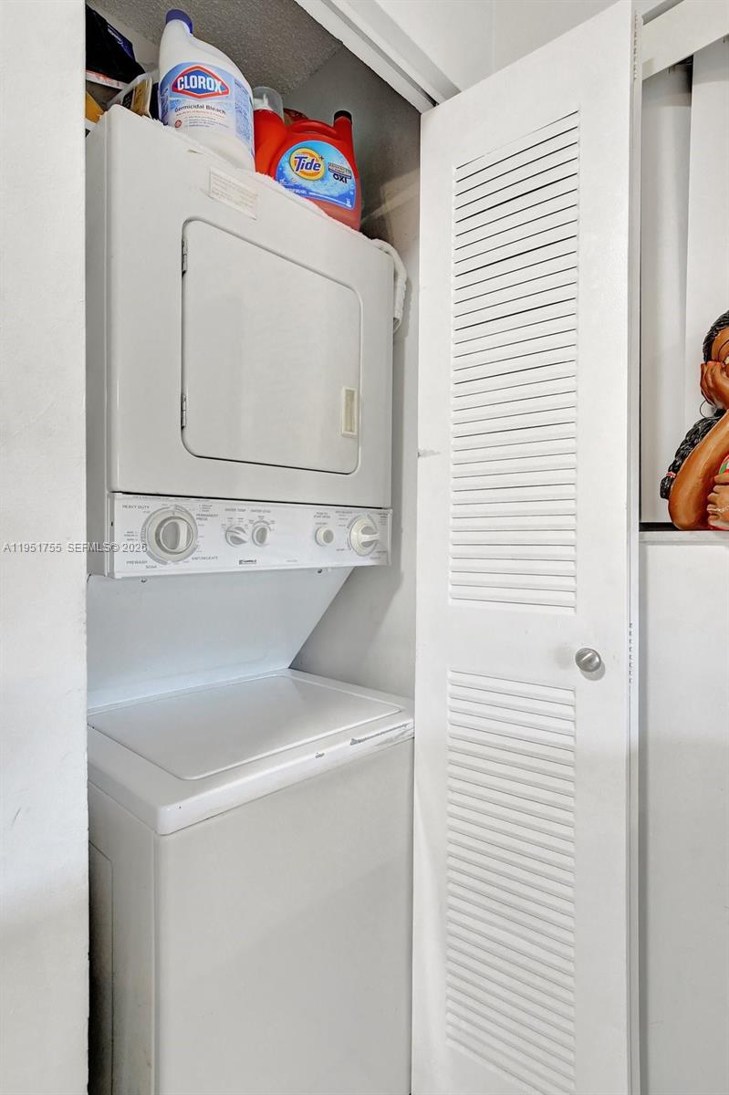 TIVOLI TRACE CONDO NO 5 - Residential