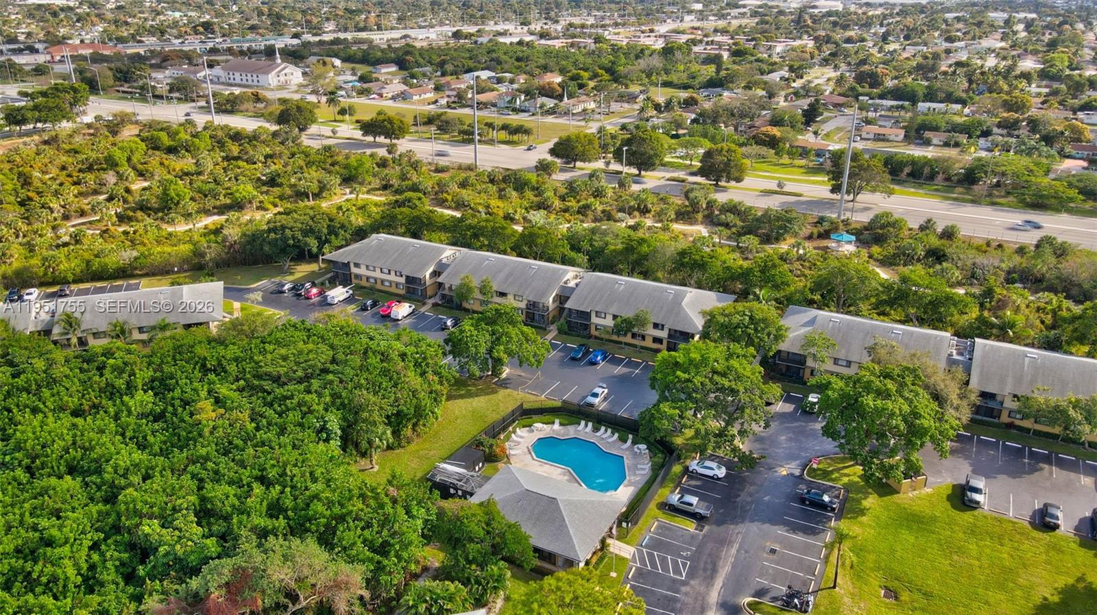 TIVOLI TRACE CONDO NO 5 - Residential