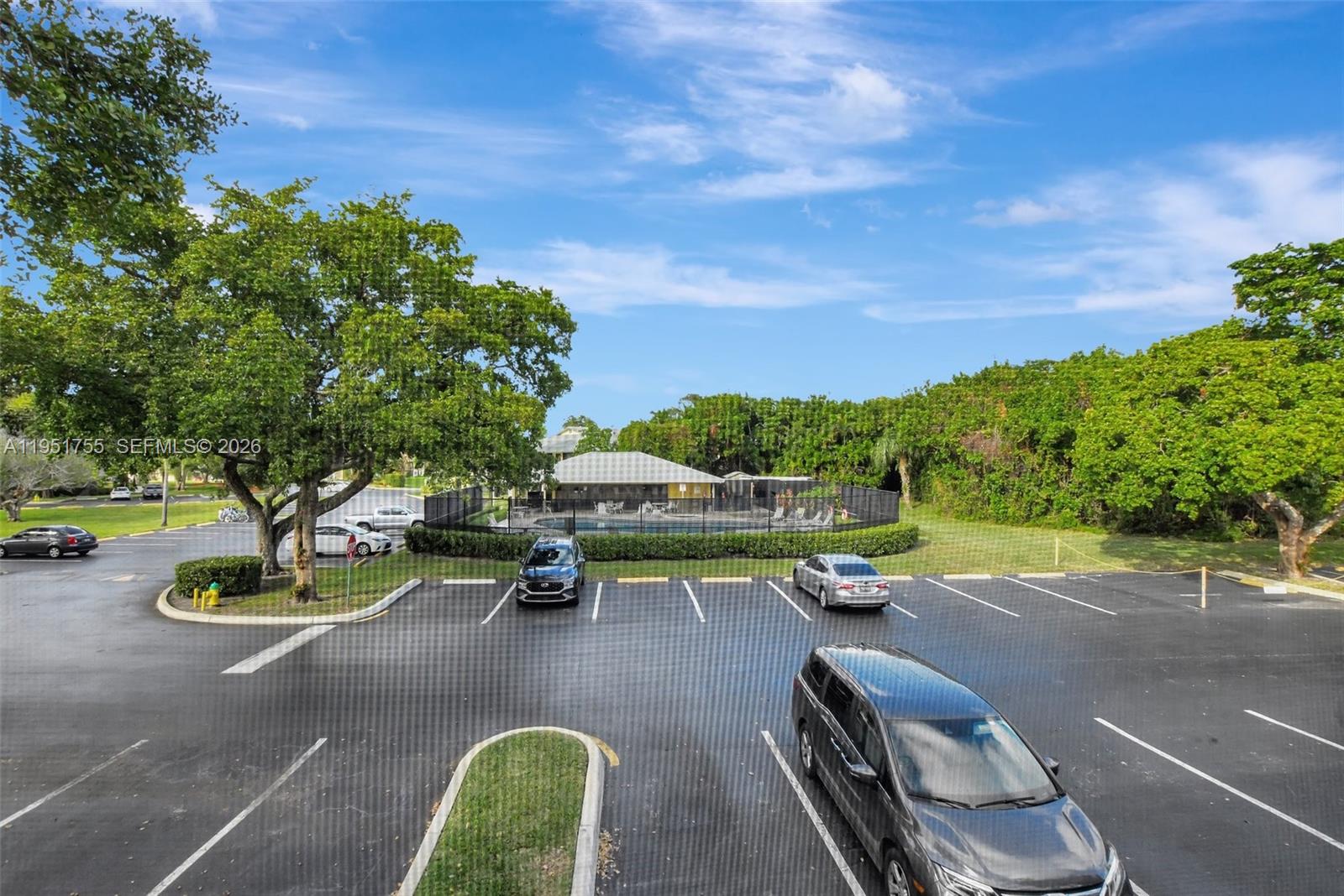 TIVOLI TRACE CONDO NO 5 - Residential