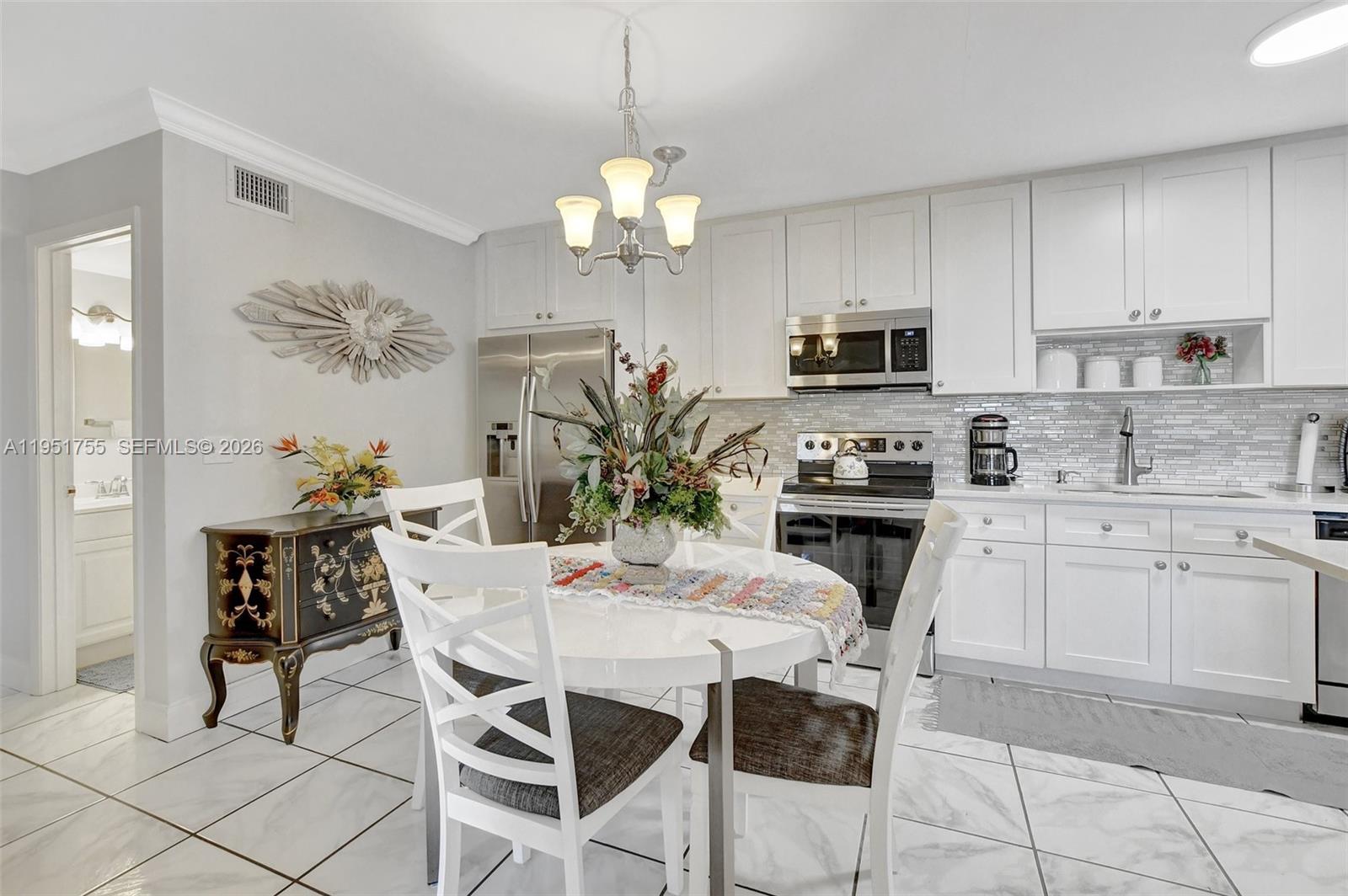 TIVOLI TRACE CONDO NO 5 - Residential