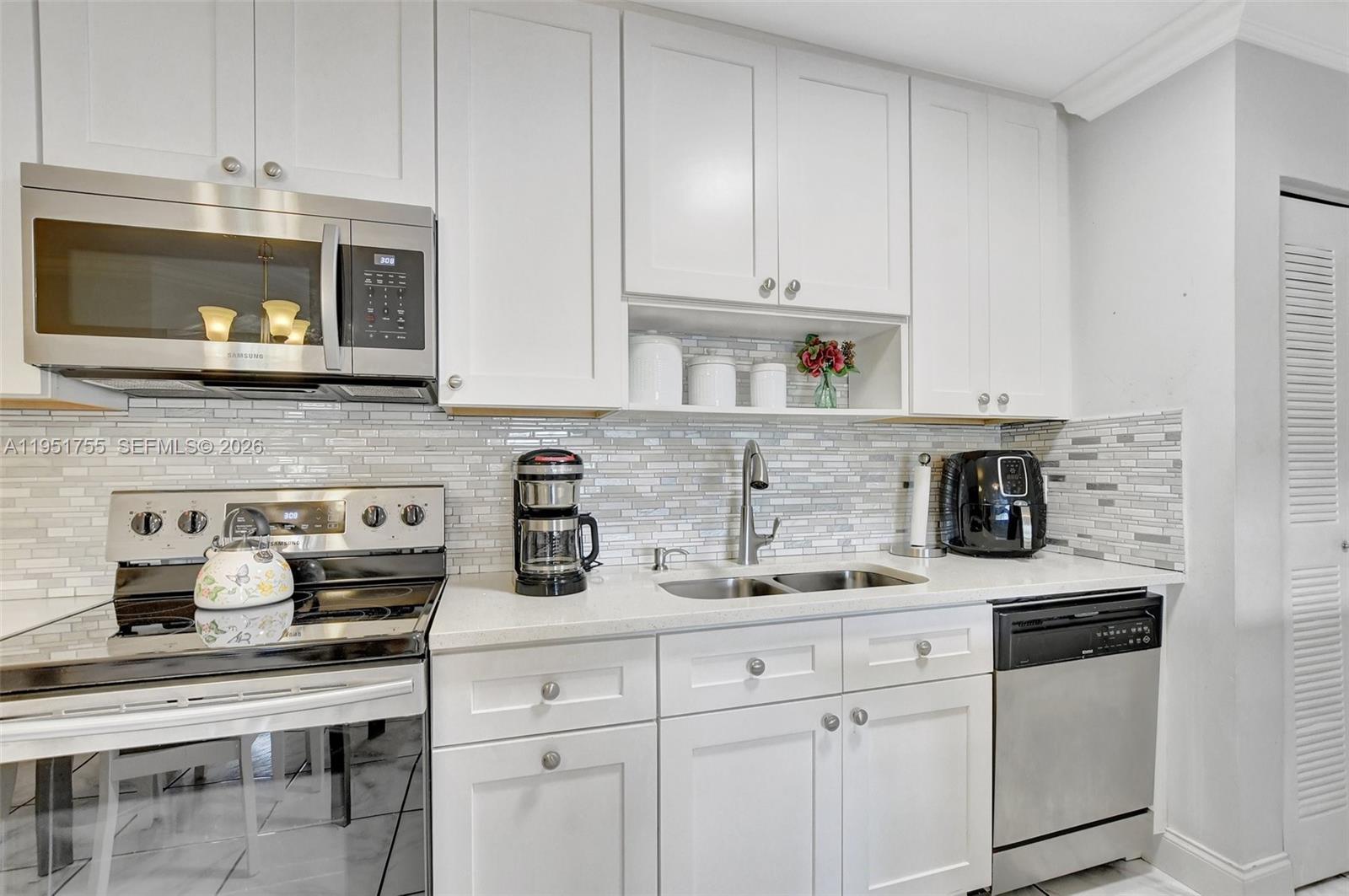 TIVOLI TRACE CONDO NO 5 - Residential