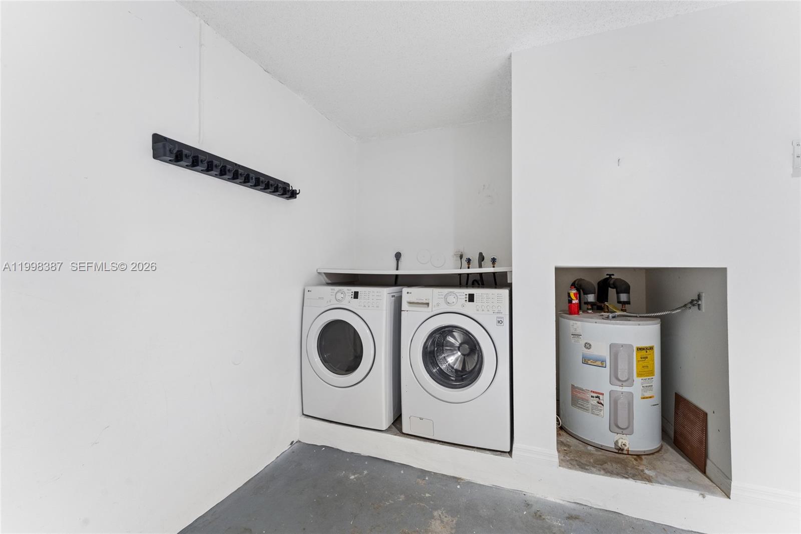 WEST LAKE VILLAGE - Residential Lease