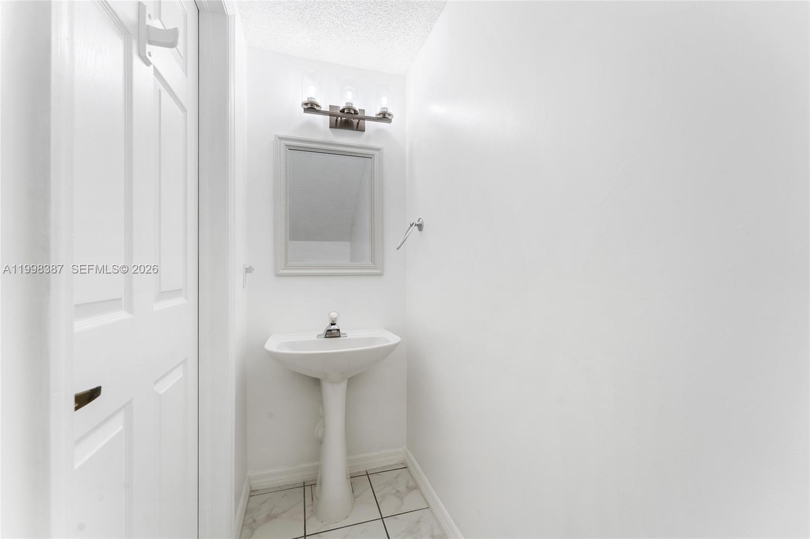 WEST LAKE VILLAGE - Residential Lease