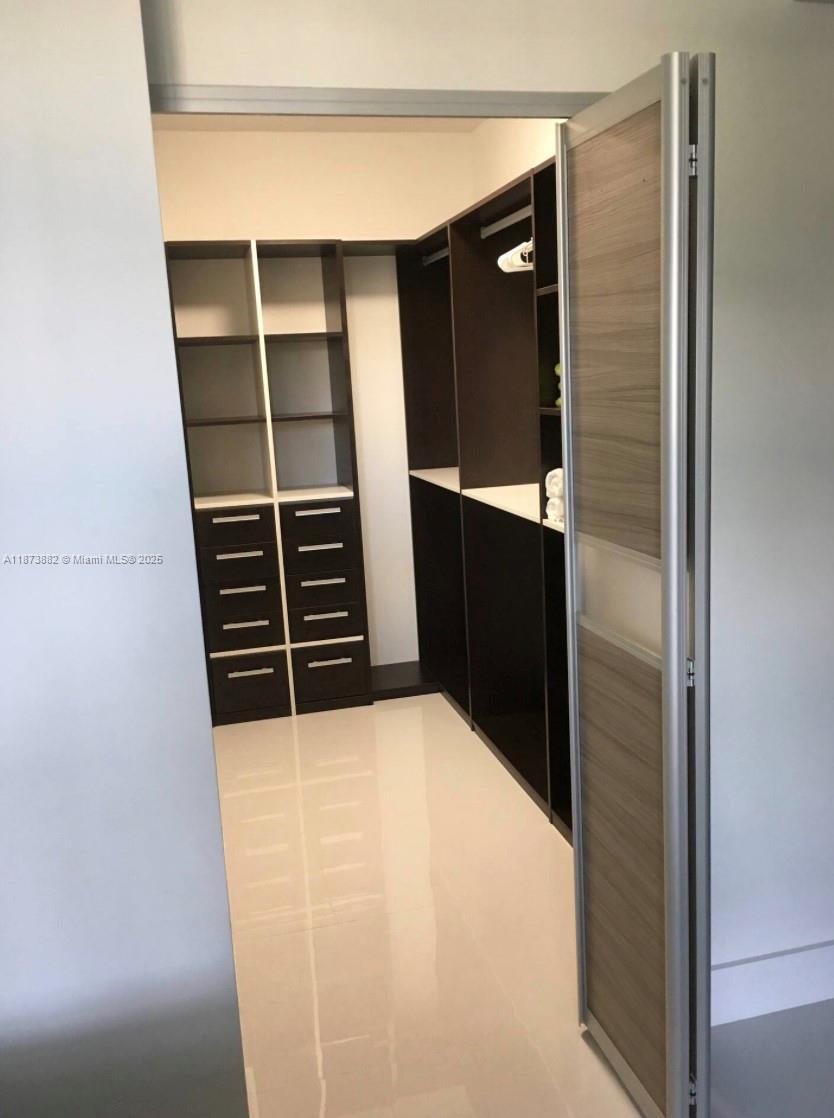 THE YACHT CLUB AT AVENTUR - Residential