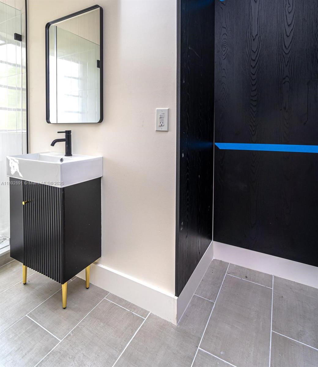 ROYALE GREEN SEC 2 - Residential Lease