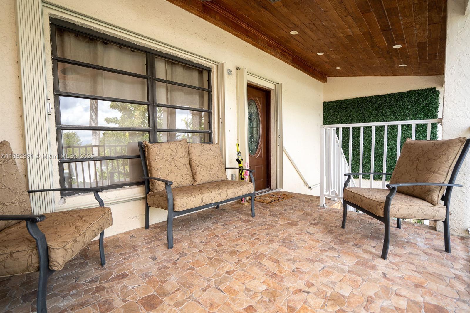 ROYALE GREEN SEC 2 - Residential Lease