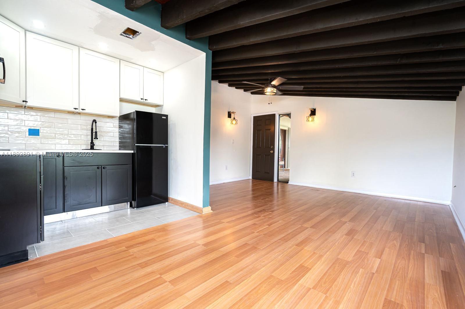 ROYALE GREEN SEC 2 - Residential Lease
