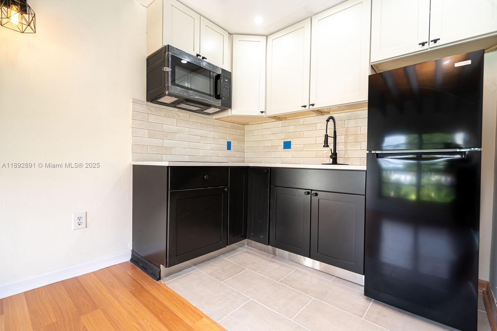 ROYALE GREEN SEC 2 - Residential Lease