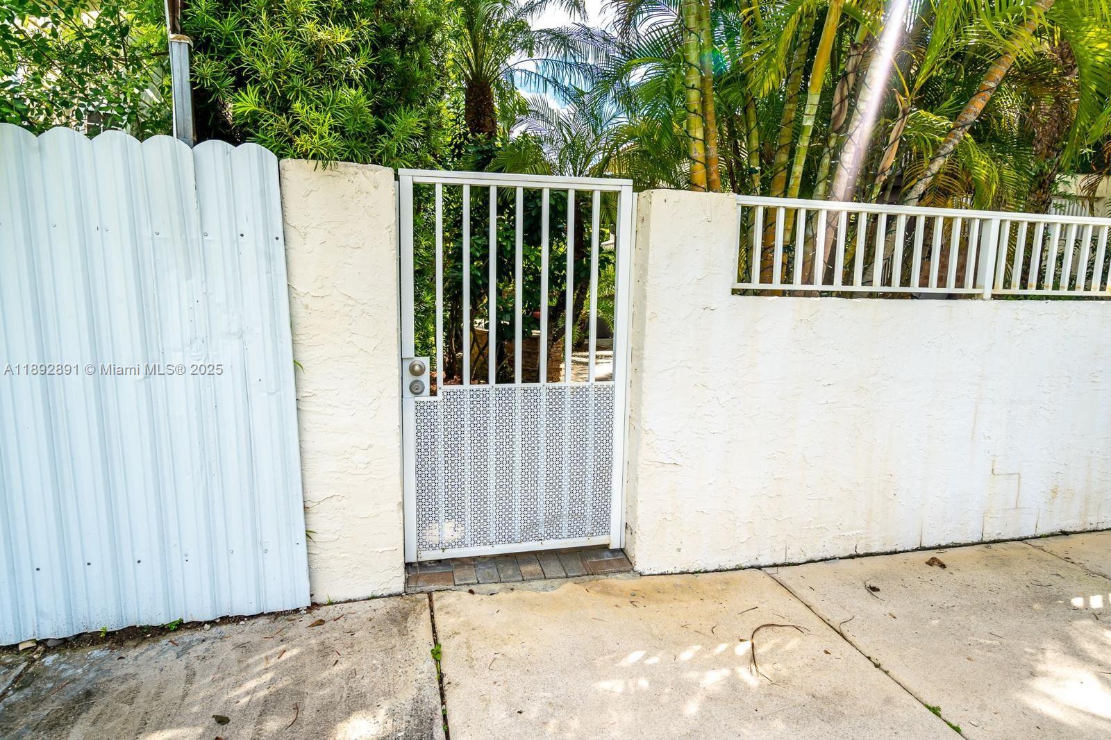 ROYALE GREEN SEC 2 - Residential Lease