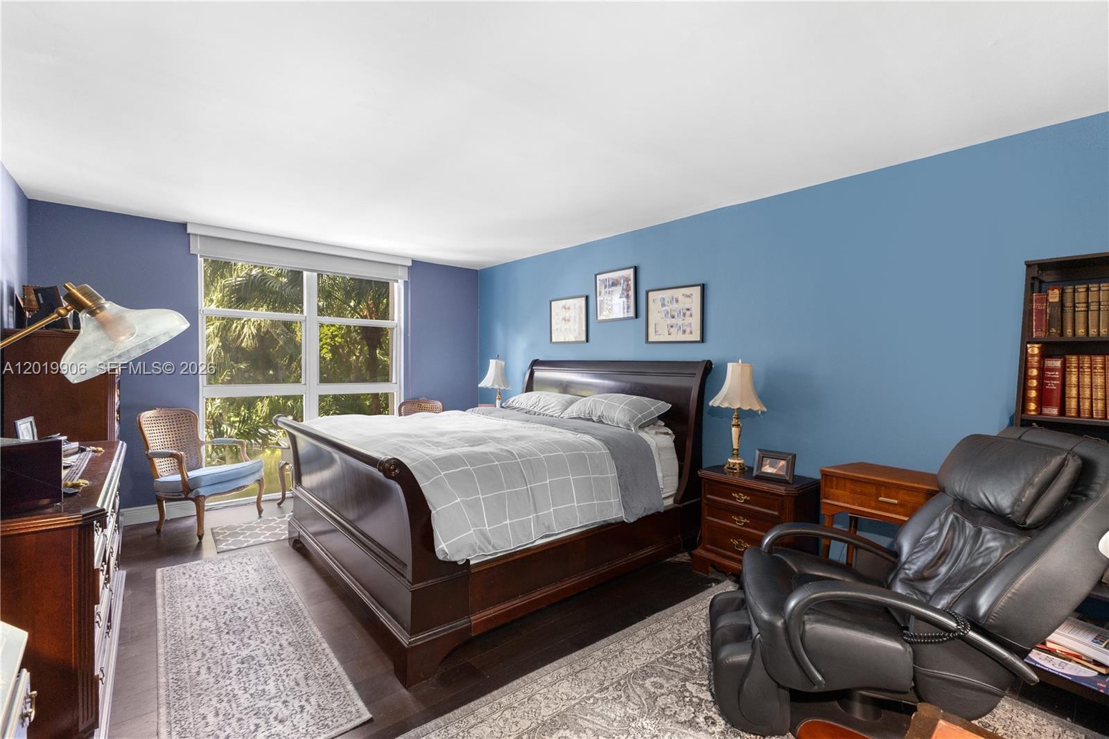 TOWERS OF QUAYSIDE CONDO - Residential