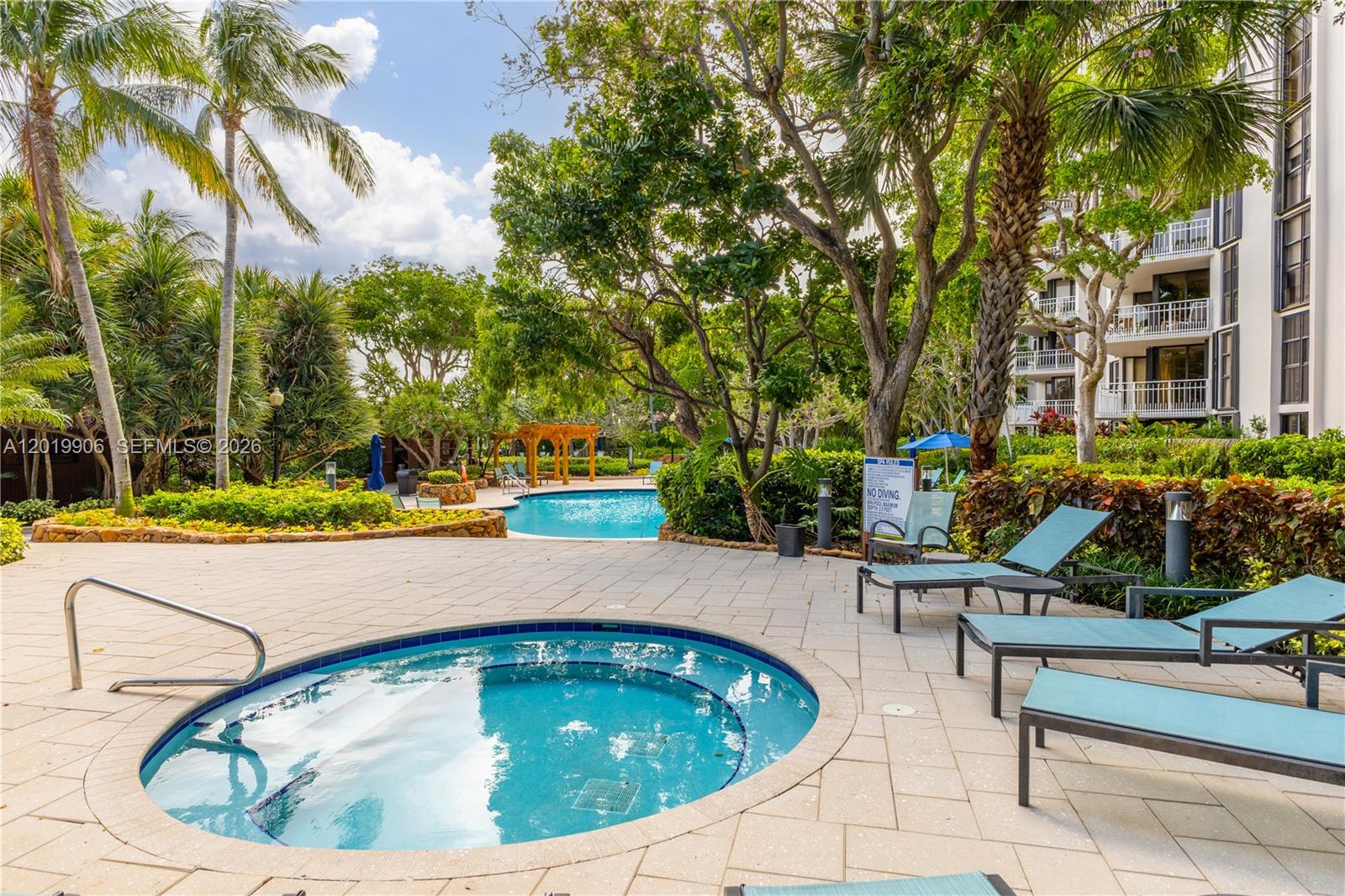 TOWERS OF QUAYSIDE CONDO - Residential