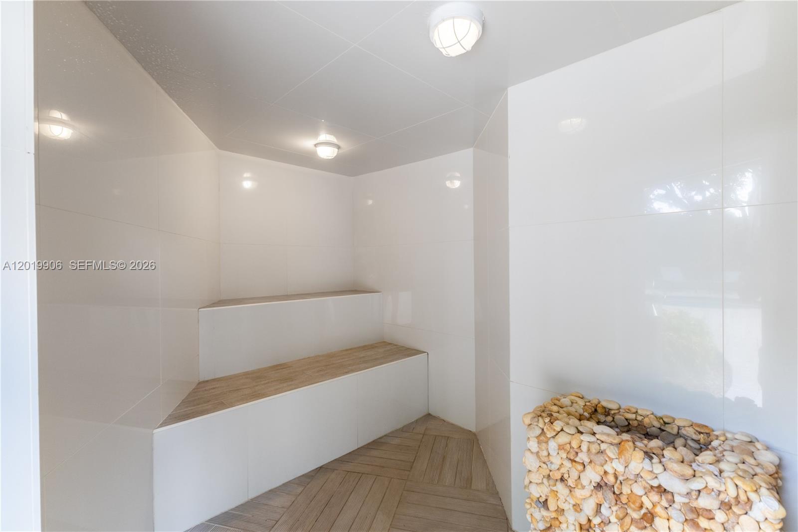 TOWERS OF QUAYSIDE CONDO - Residential