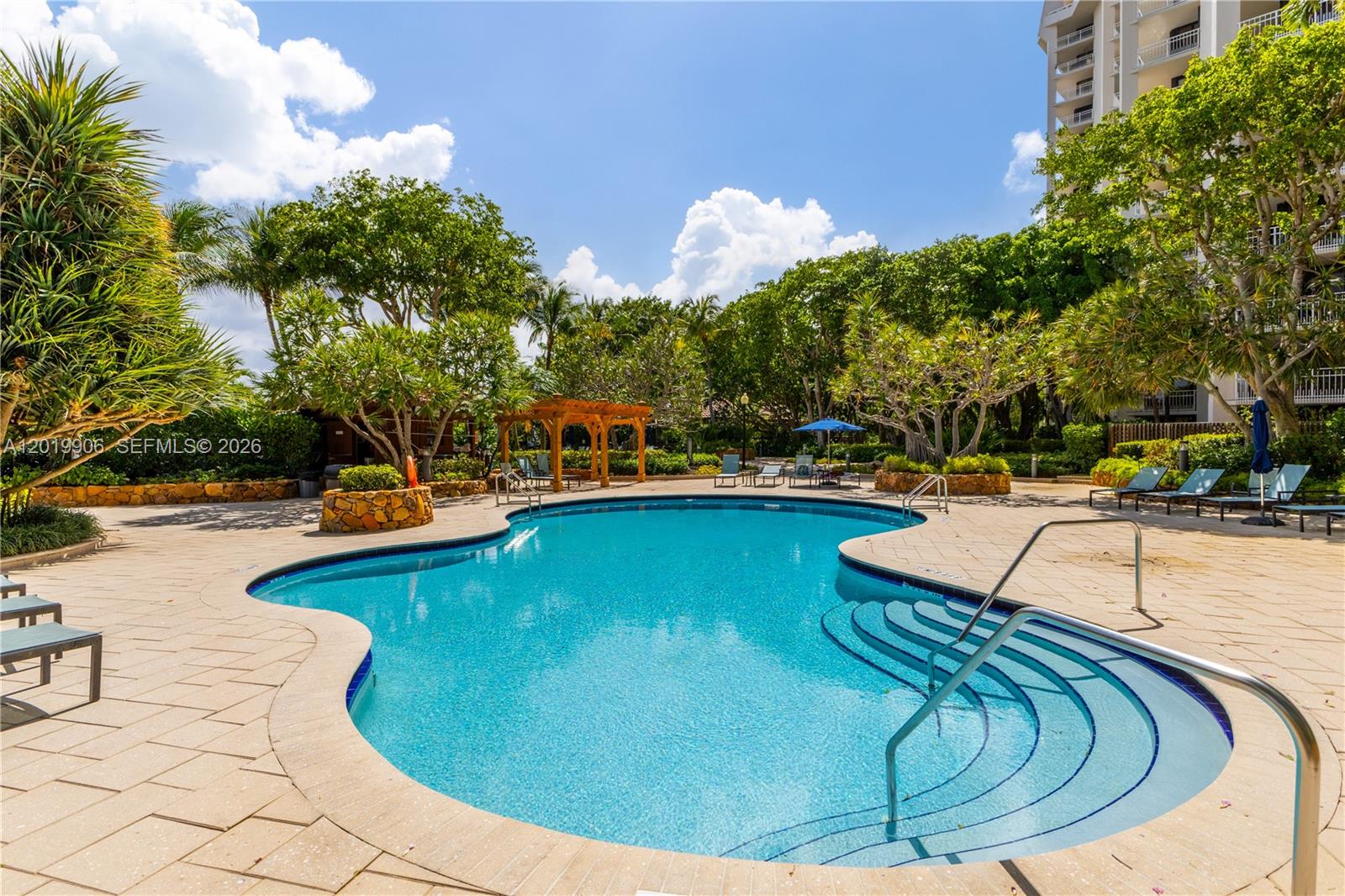 TOWERS OF QUAYSIDE CONDO - Residential