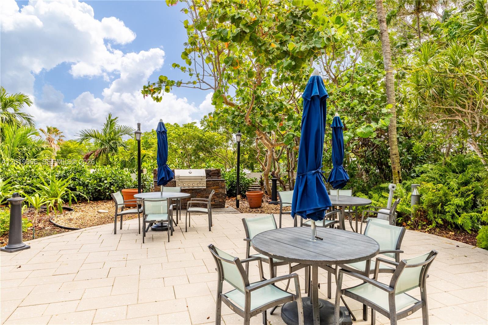 TOWERS OF QUAYSIDE CONDO - Residential