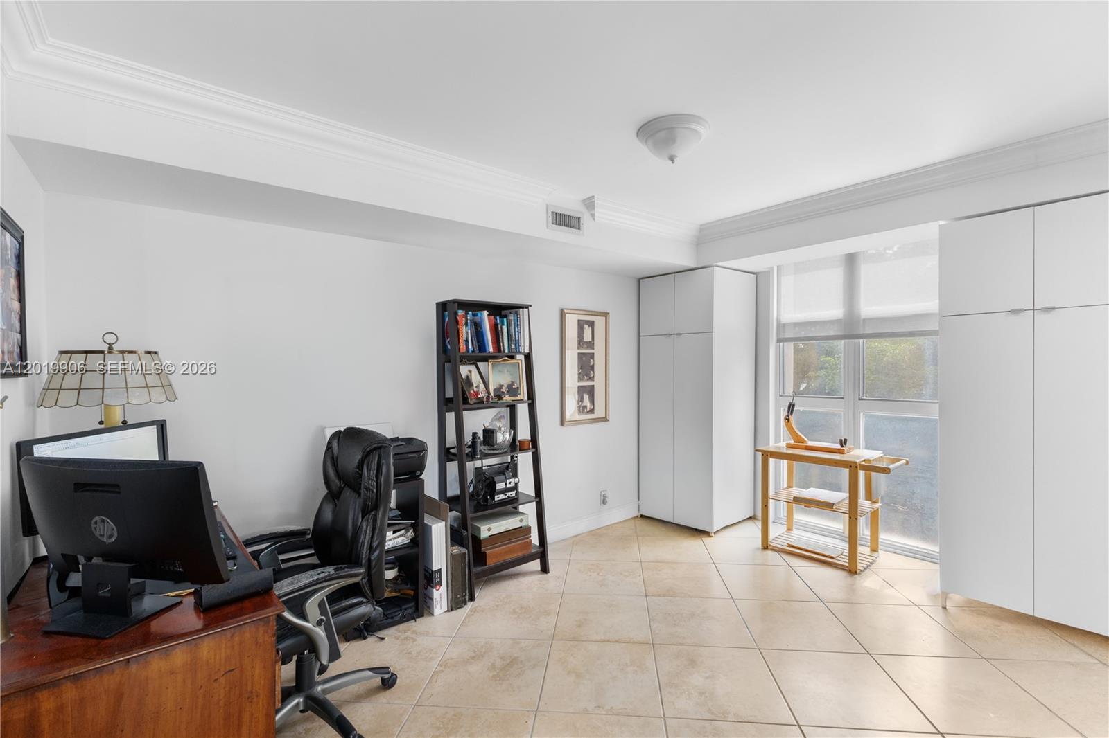 TOWERS OF QUAYSIDE CONDO - Residential