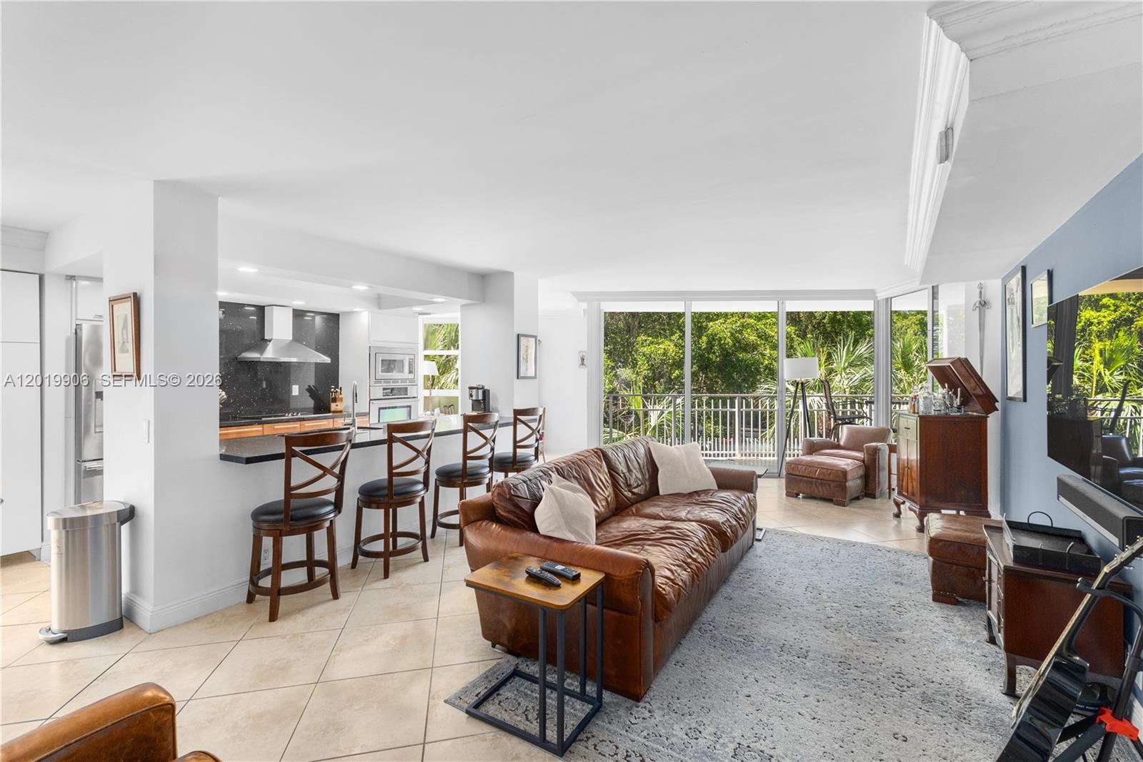 TOWERS OF QUAYSIDE CONDO - Residential