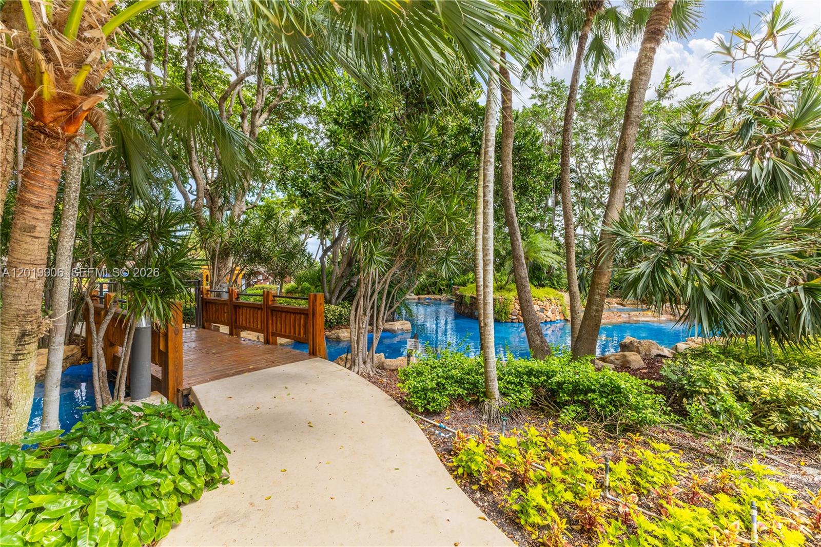 TOWERS OF QUAYSIDE CONDO - Residential