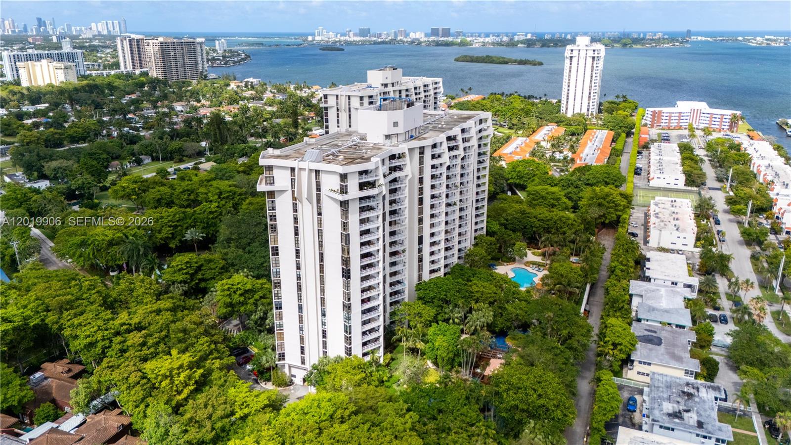 TOWERS OF QUAYSIDE CONDO - Residential