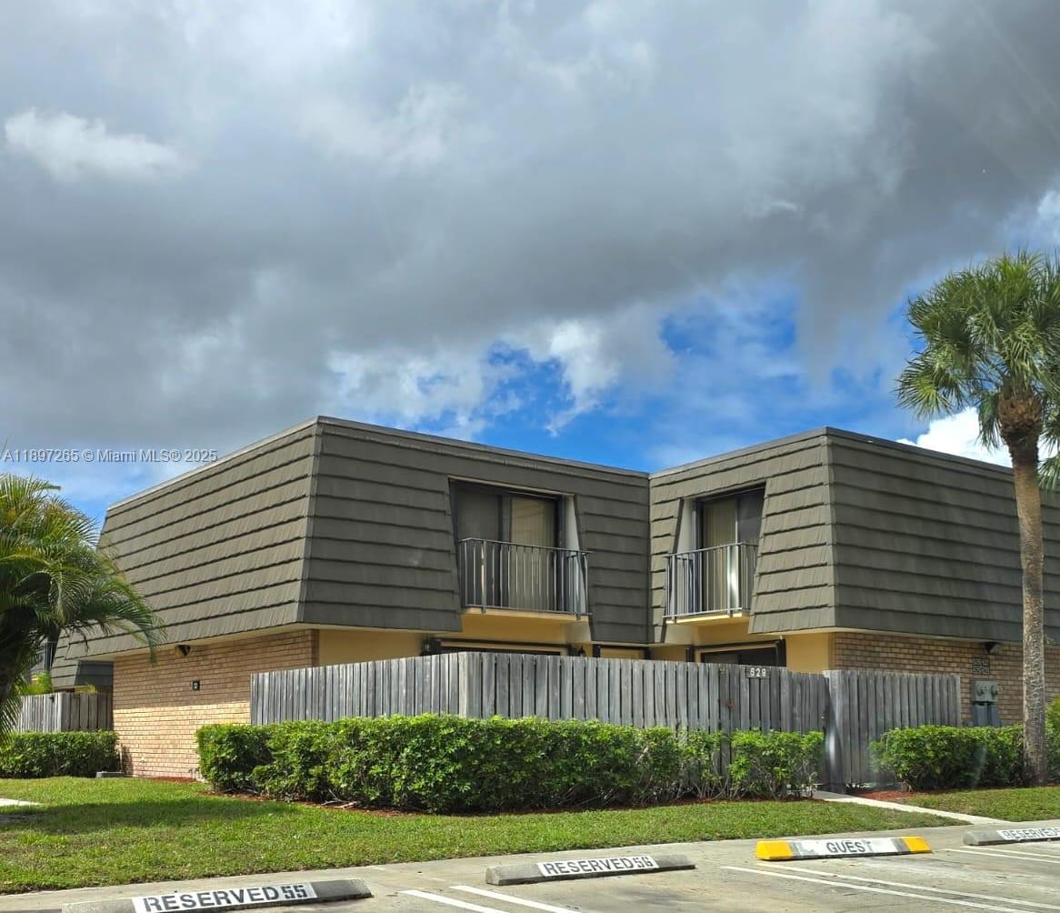 VILLAGE OF SANDALWOOD LAK - Residential Lease