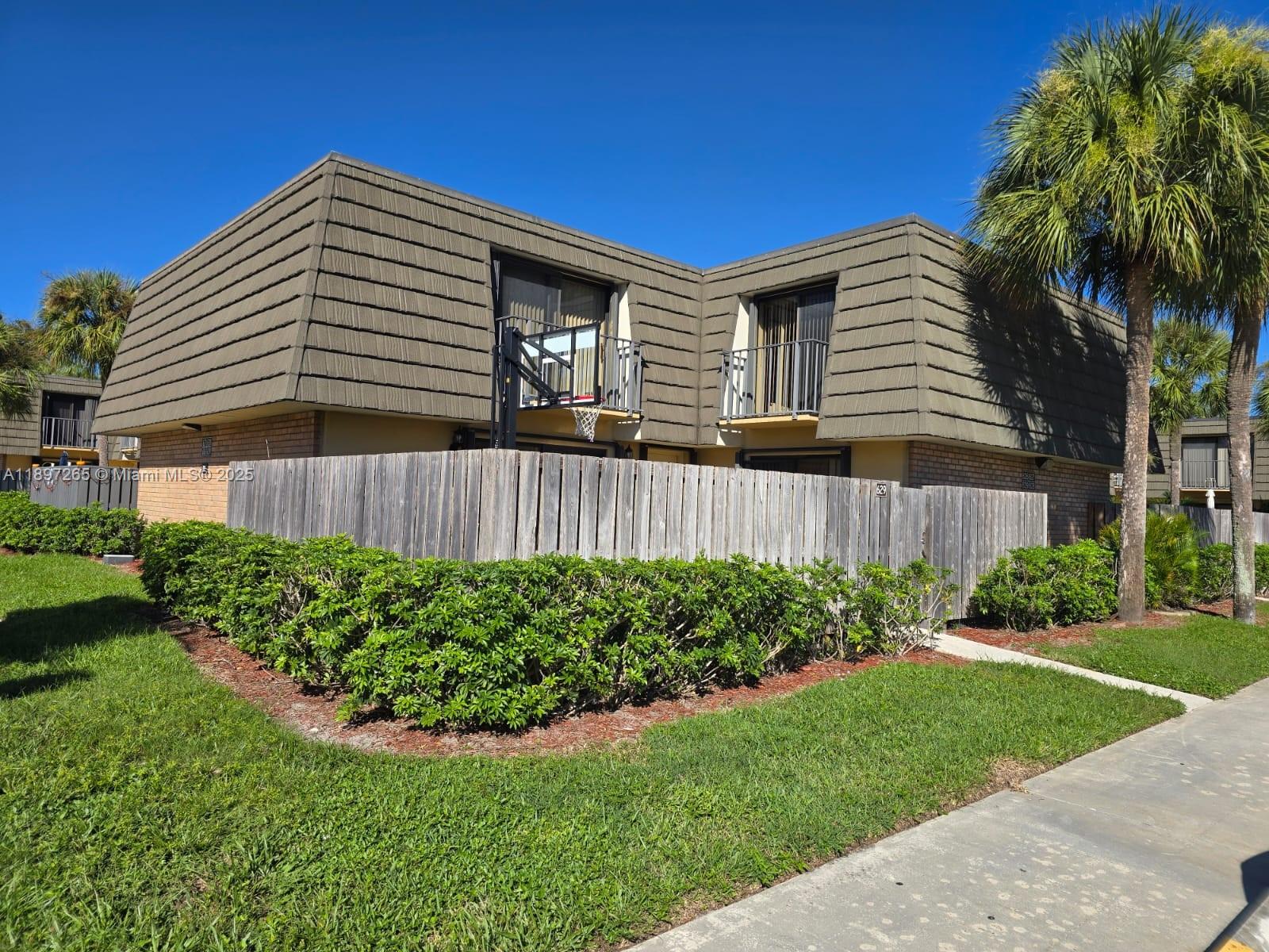 Bright and spacious 2BR/2.5BA Divosta townhome in desirable Sandalwood Lakes. Kitchen with stainless steel appliances, tile and laminate flooring on first floor, and in-unit washer/dryer. Private fenced courtyard perfect for entertaining or relaxing. Enjoy pools, tennis, pickleball, playgrounds, racquetball, jogging trails, and more. **WATER, CABLE AND INTERNET ARE INCLUDED IN RENT**
Prime location near I-95, The Square, Downtown West Palm, PBI Airport, and Ballpark of the Palm Beaches. Tenant occupied until Dec 10. HOA requires 700+ credit score.
**ONLY FIRST MONTH AND SECURITY DEPOSIT**