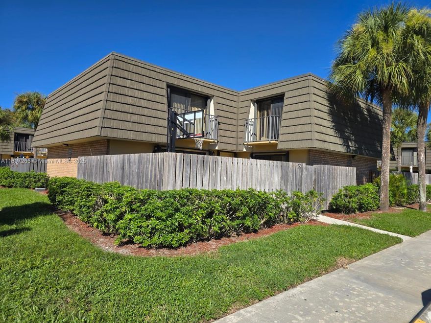 Bright and spacious 2BR/2.5BA Divosta townhome in desirable Sandalwood Lakes. Kitchen with stainless steel appliances, tile and laminate flooring on first floor, and in-unit washer/dryer. Private fenced courtyard perfect for entertaining or relaxing. Enjoy pools, tennis, pickleball, playgrounds, racquetball, jogging trails, and more.  **WATER, CABLE AND INTERNET ARE INCLUDED IN RENT**
Prime location near I-95, The Square, Downtown West Palm, PBI Airport, and Ballpark of the Palm Beaches. Tenant occupied until Dec 10. HOA requires 700+ credit score. 
**ONLY FIRST MONTH AND SECURITY DEPOSIT**