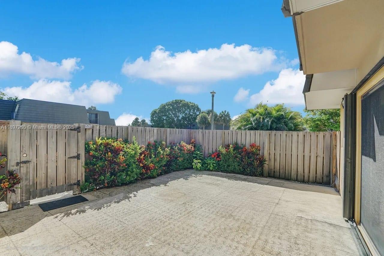 VILLAGE OF SANDALWOOD LAK - Residential Lease