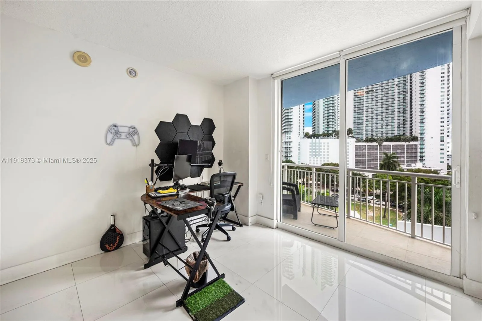 Miami, Florida 33132, United States, 3 Bedrooms Bedrooms, ,2 BathroomsBathrooms,Residential,Active,247560