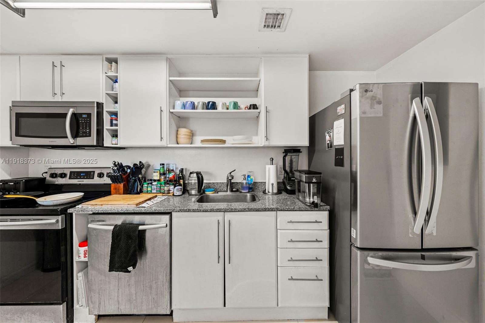 1800 BISCAYNE PLAZA CONDO - Residential