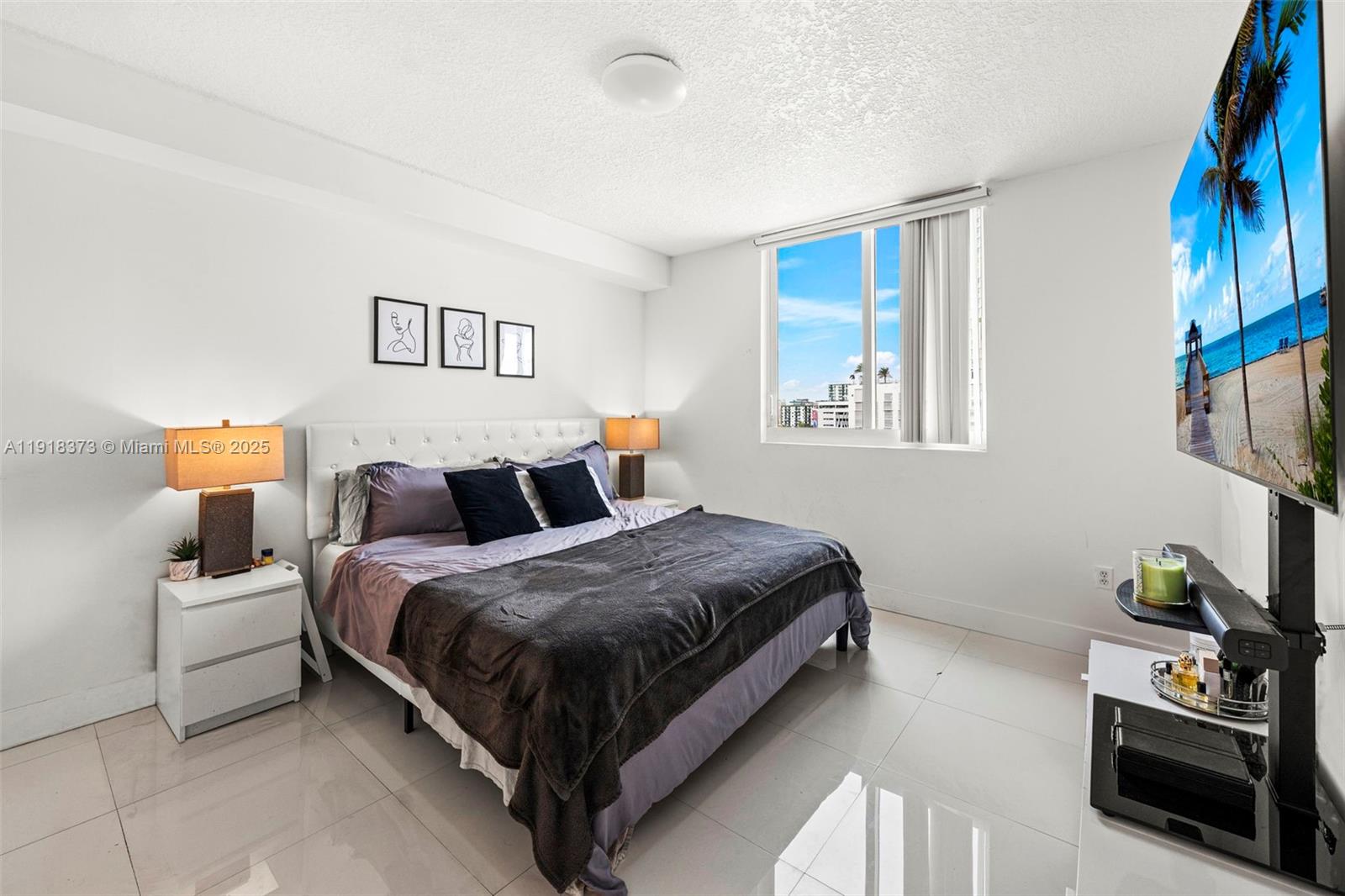 1800 BISCAYNE PLAZA CONDO - Residential