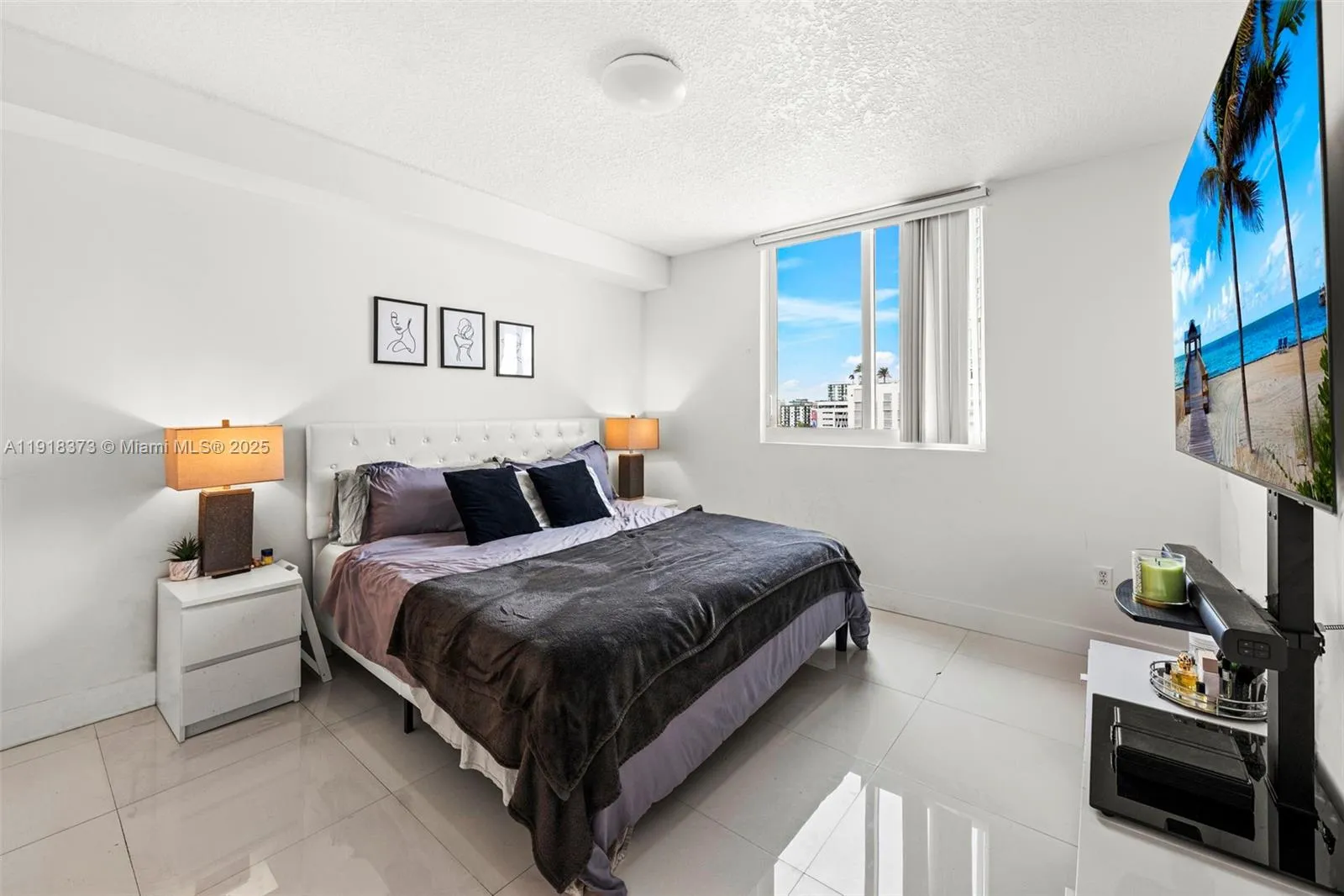 Miami, Florida 33132, United States, 3 Bedrooms Bedrooms, ,2 BathroomsBathrooms,Residential,Active,247560