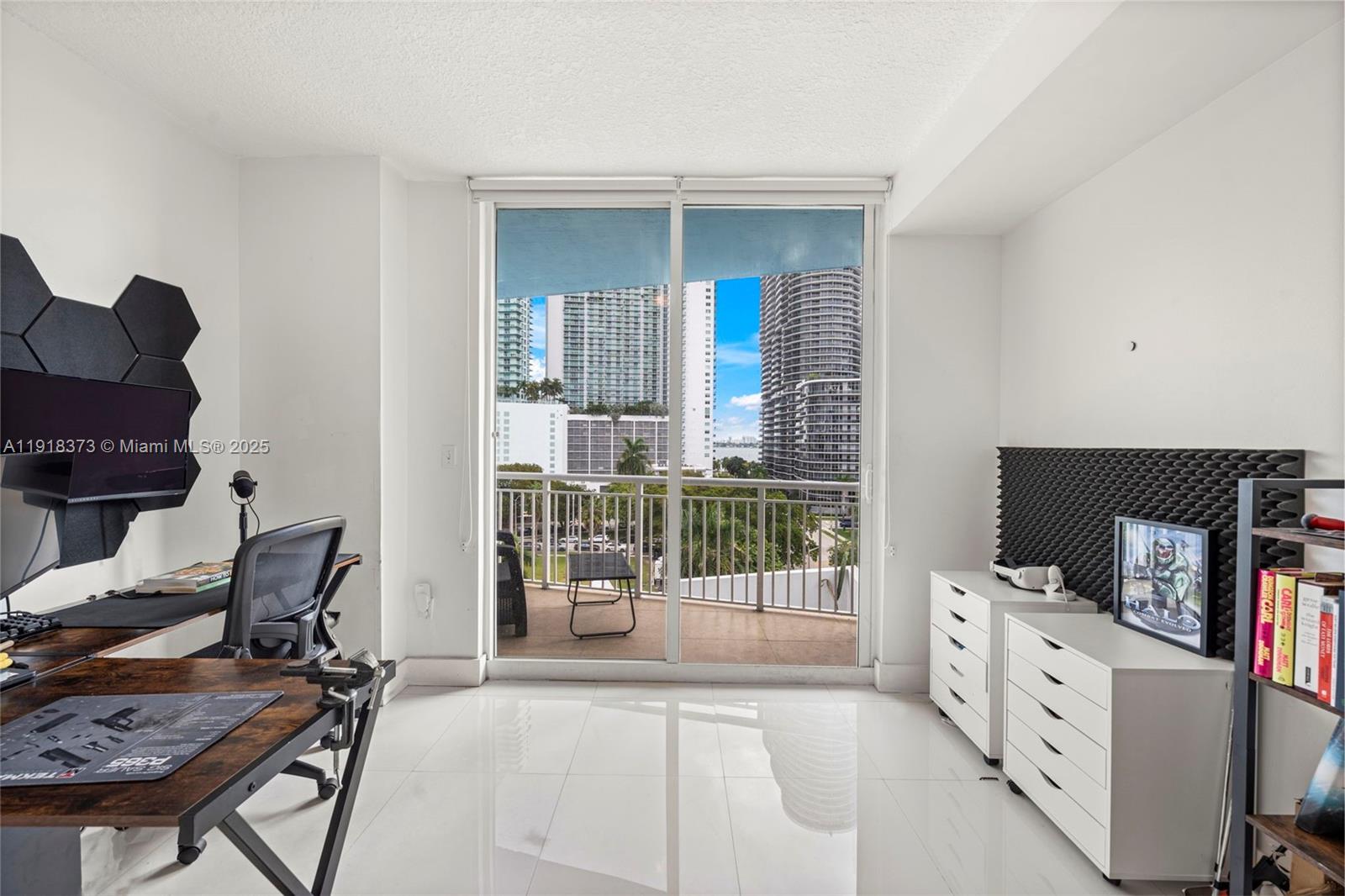 1800 BISCAYNE PLAZA CONDO - Residential