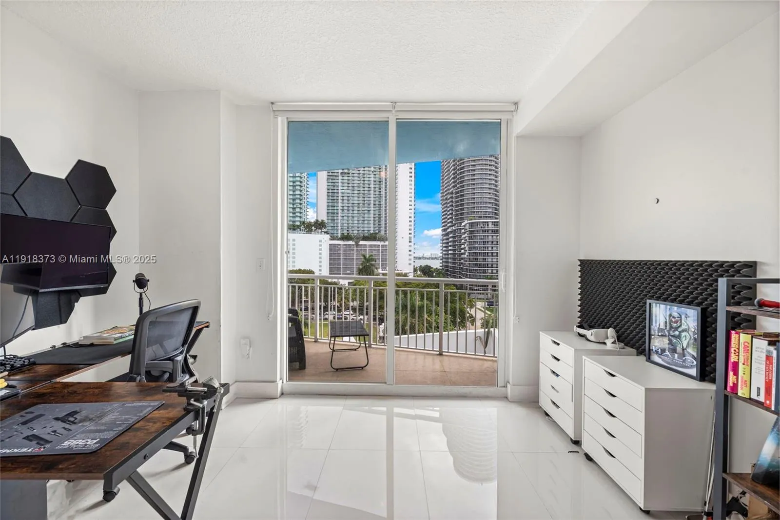 Miami, Florida 33132, United States, 3 Bedrooms Bedrooms, ,2 BathroomsBathrooms,Residential,Active,247560