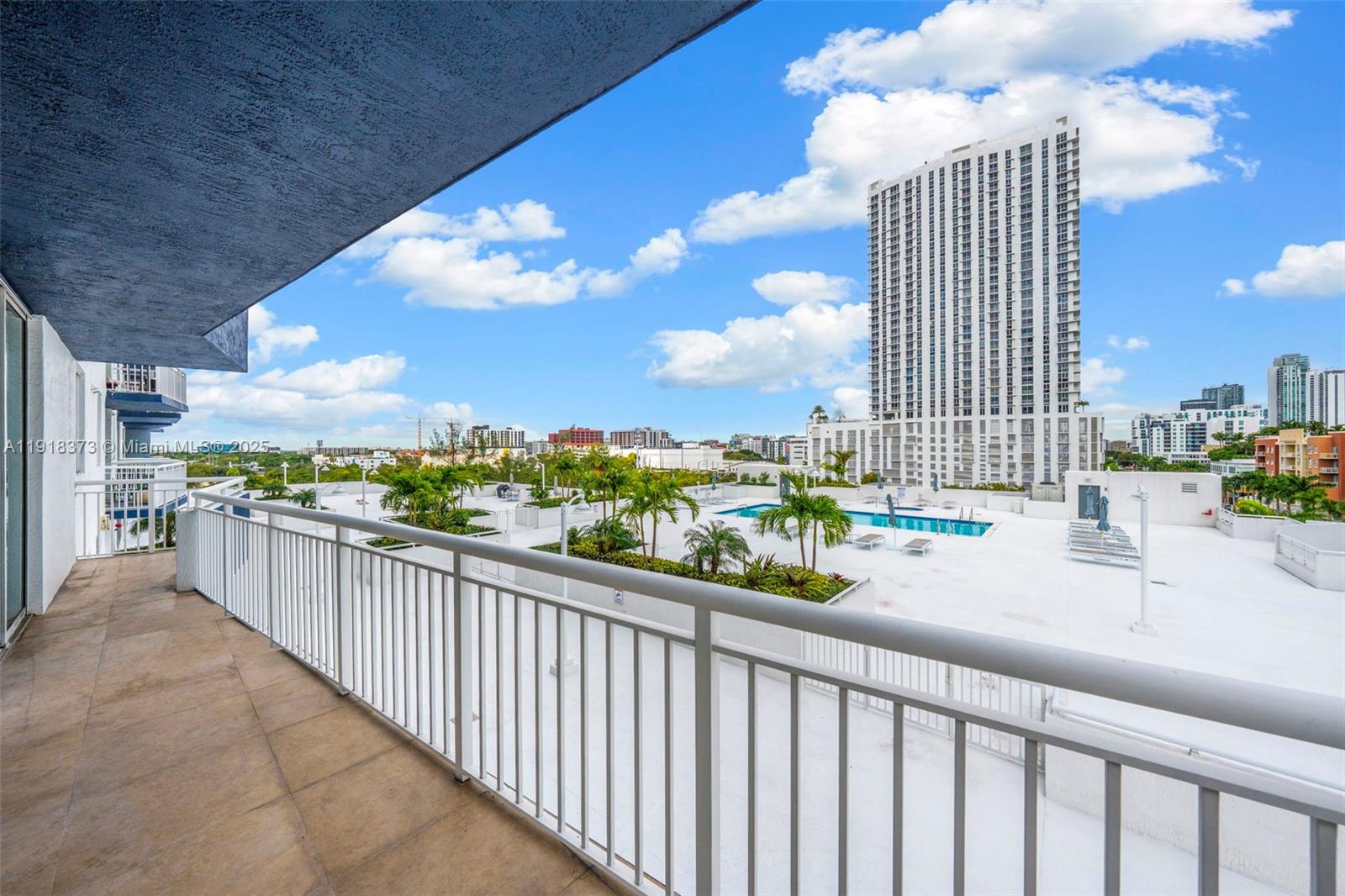 1800 BISCAYNE PLAZA CONDO - Residential
