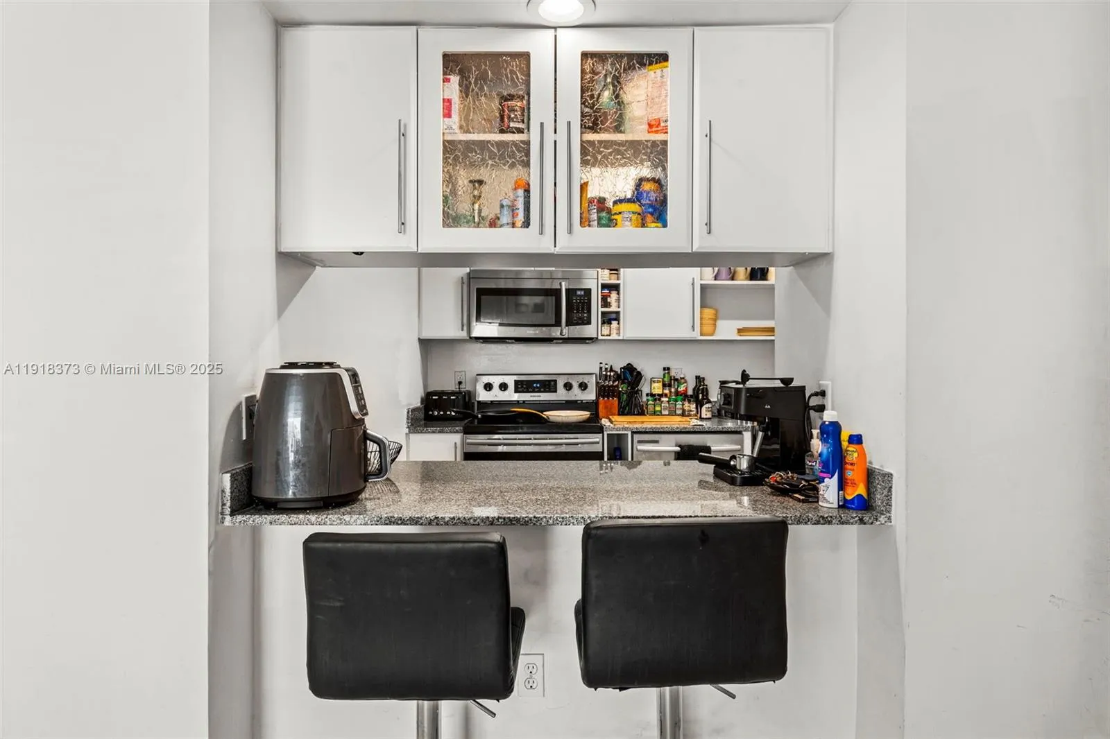 Miami, Florida 33132, United States, 3 Bedrooms Bedrooms, ,2 BathroomsBathrooms,Residential,Active,247560