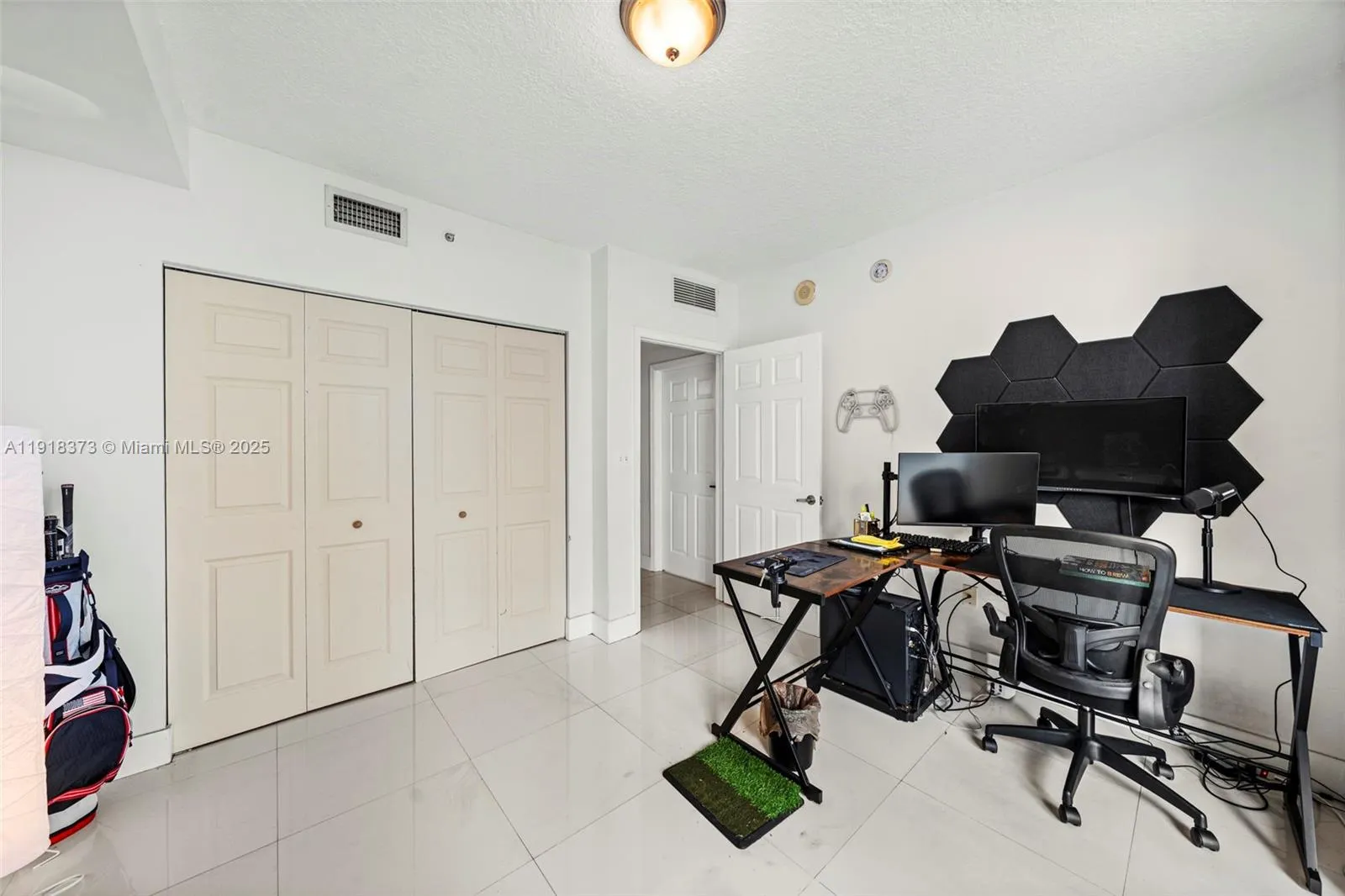 Miami, Florida 33132, United States, 3 Bedrooms Bedrooms, ,2 BathroomsBathrooms,Residential,Active,247560