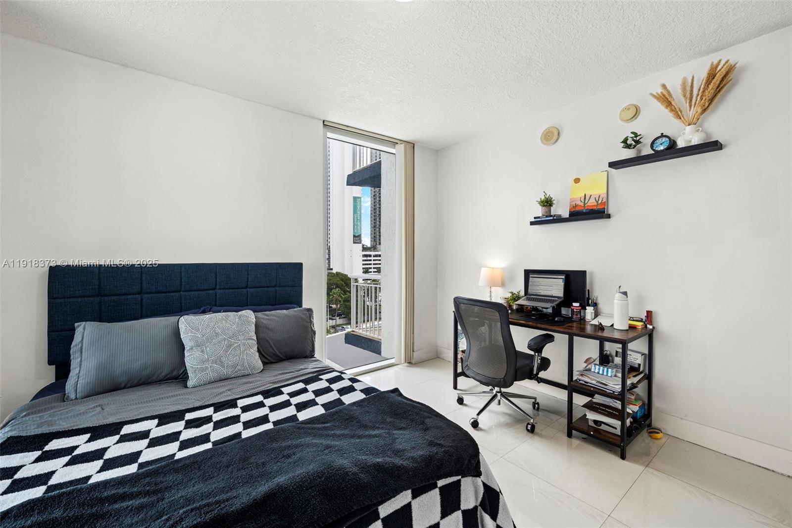 1800 BISCAYNE PLAZA CONDO - Residential