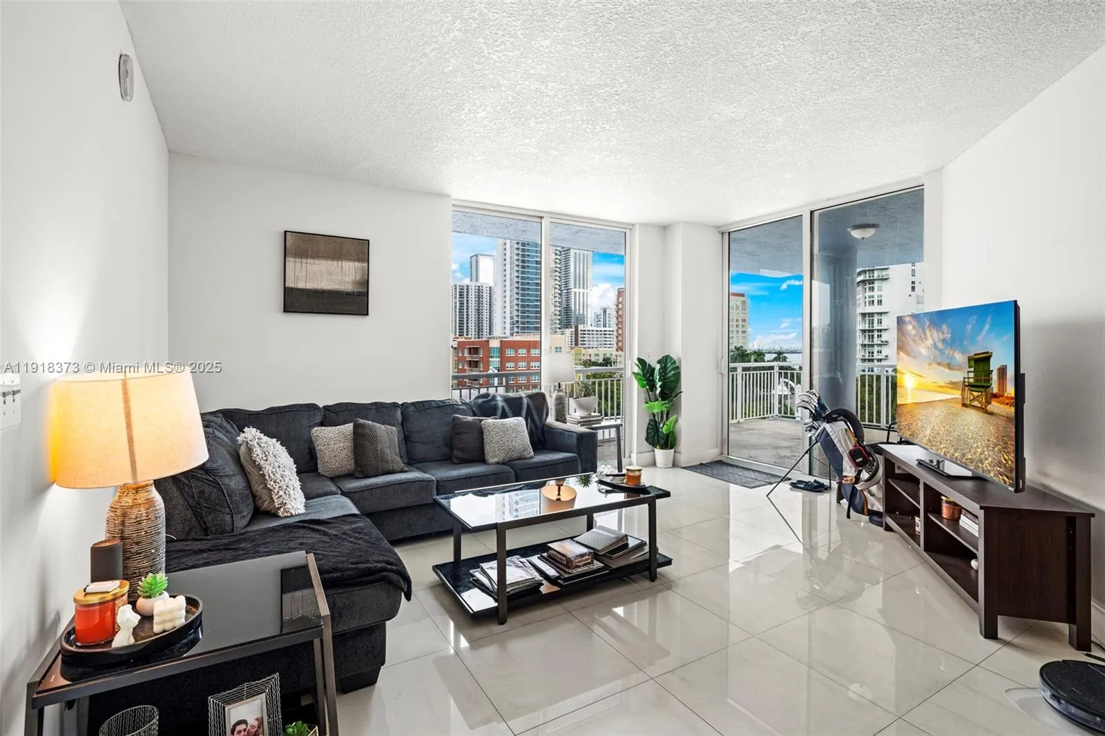 Miami, Florida 33132, United States, 3 Bedrooms Bedrooms, ,2 BathroomsBathrooms,Residential,Active,247560